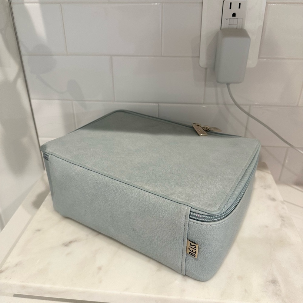 BEIS The Cosmetic Case in Light Blue